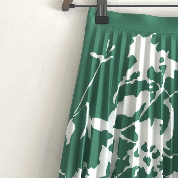 Green/White Vintage Bold Floral Trevira Long Pleated Maxi Skirt Size Small - Picture 11 of 13